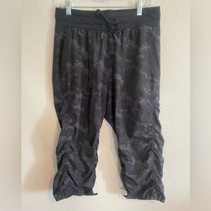 Spyder Black Camo Drawstring Capri Style Joggers